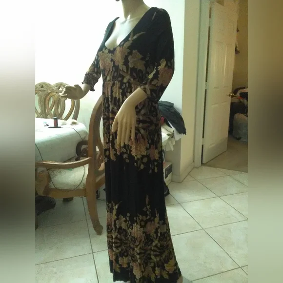 BNWOT FREE PEOPLE MAXI DRESS BLACK W/ BEAUTIFUL FLORALS LOVELY FLOWING SZ. MED - Picture 8 of 8